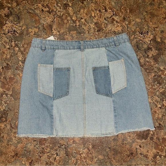 Chelsea and Violet Colorblock Patchwork Jean Skirt Blue Denim Raw Hem Size 31 - Picture 7 of 12